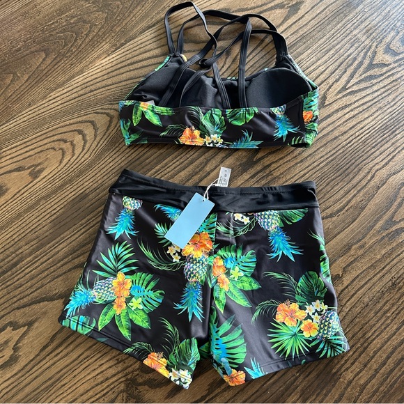 Yonique Two Piece Hawaiian Swim wear - Picture 2 of 3